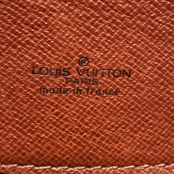 Louis Vuitton Crossbody! - Picture 12 of 16